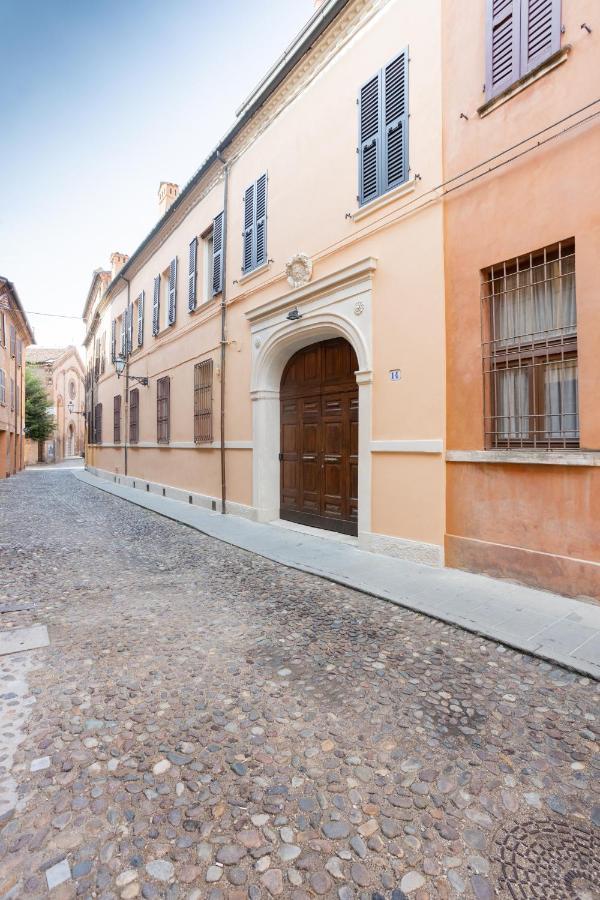 Palazzo Sabbioni Suite Del Conte Elegant Suite In Old Monastery City Center 费拉拉 外观 照片