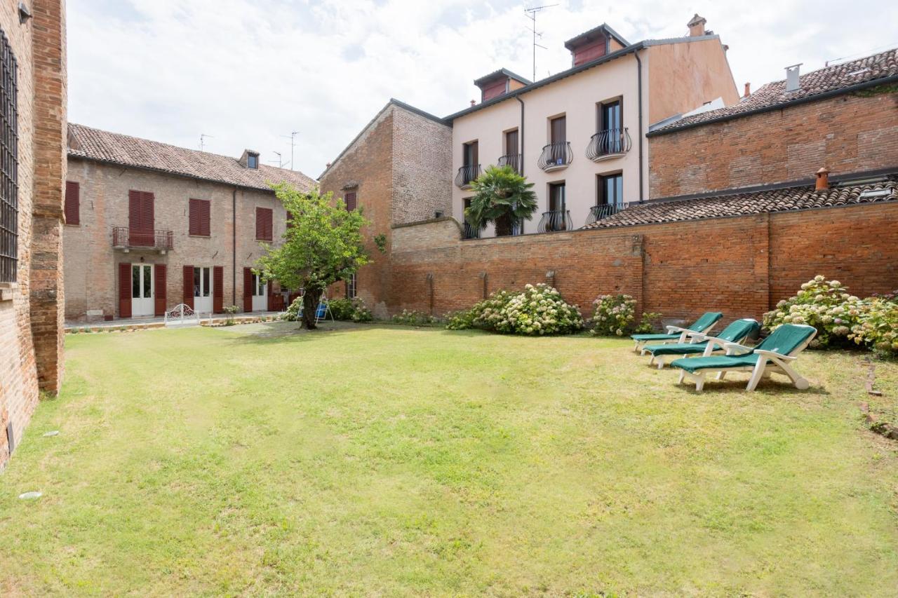 Palazzo Sabbioni Suite Del Conte Elegant Suite In Old Monastery City Center 费拉拉 外观 照片