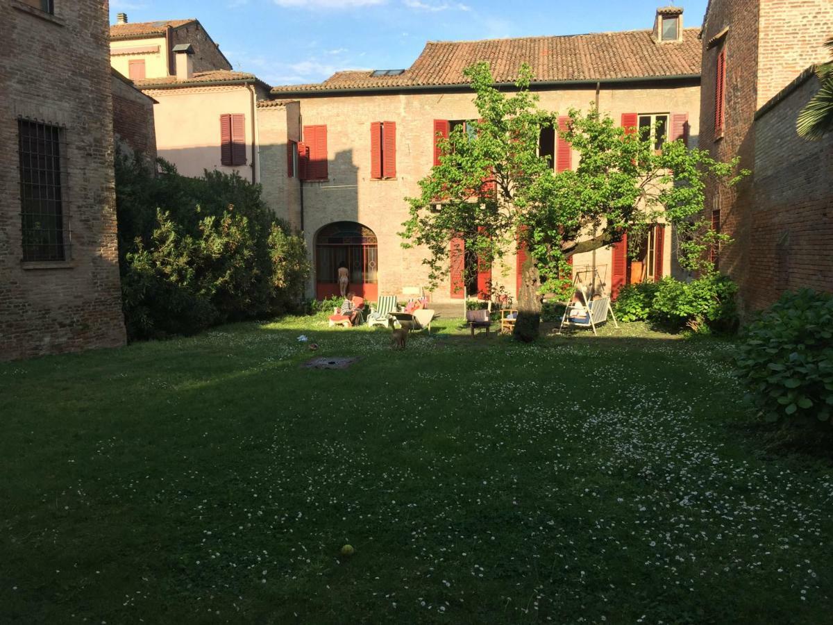 Palazzo Sabbioni Suite Del Conte Elegant Suite In Old Monastery City Center 费拉拉 外观 照片